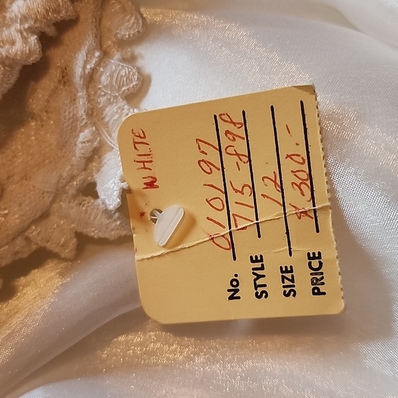 Beautiful Victorian Vtg Wedding gown off the shoulder sold as is - Picture 12 of 13